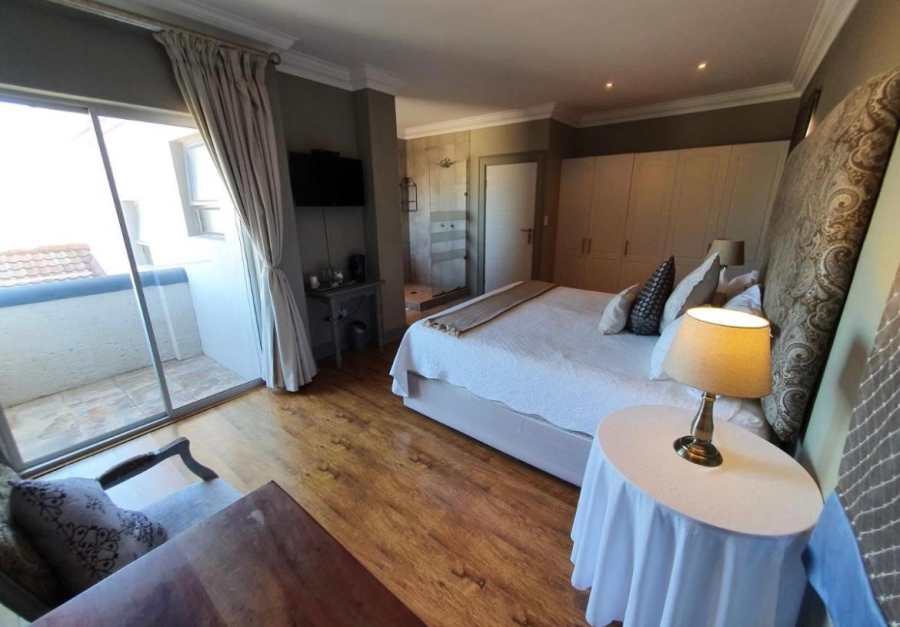 8 Bedroom Property for Sale in Myburgh Park Western Cape
